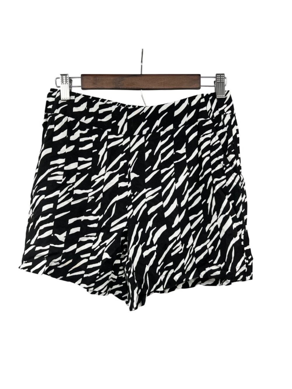 Nine West Womens Lightweight Pull On Short Black/White Print Size Small Pockets